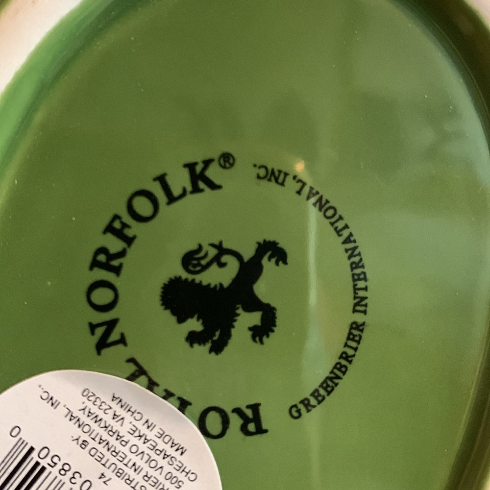 New Royal Norfolk red and green ceramic salsa dishes. Approx 4” x 7” x 2” - Picture 6 of 12